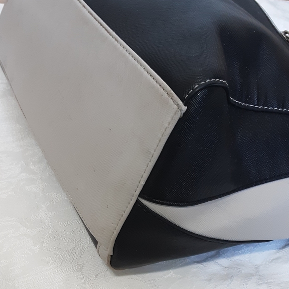 Marc New York Andrew Marc Color Block Handbag. - Picture 10 of 16